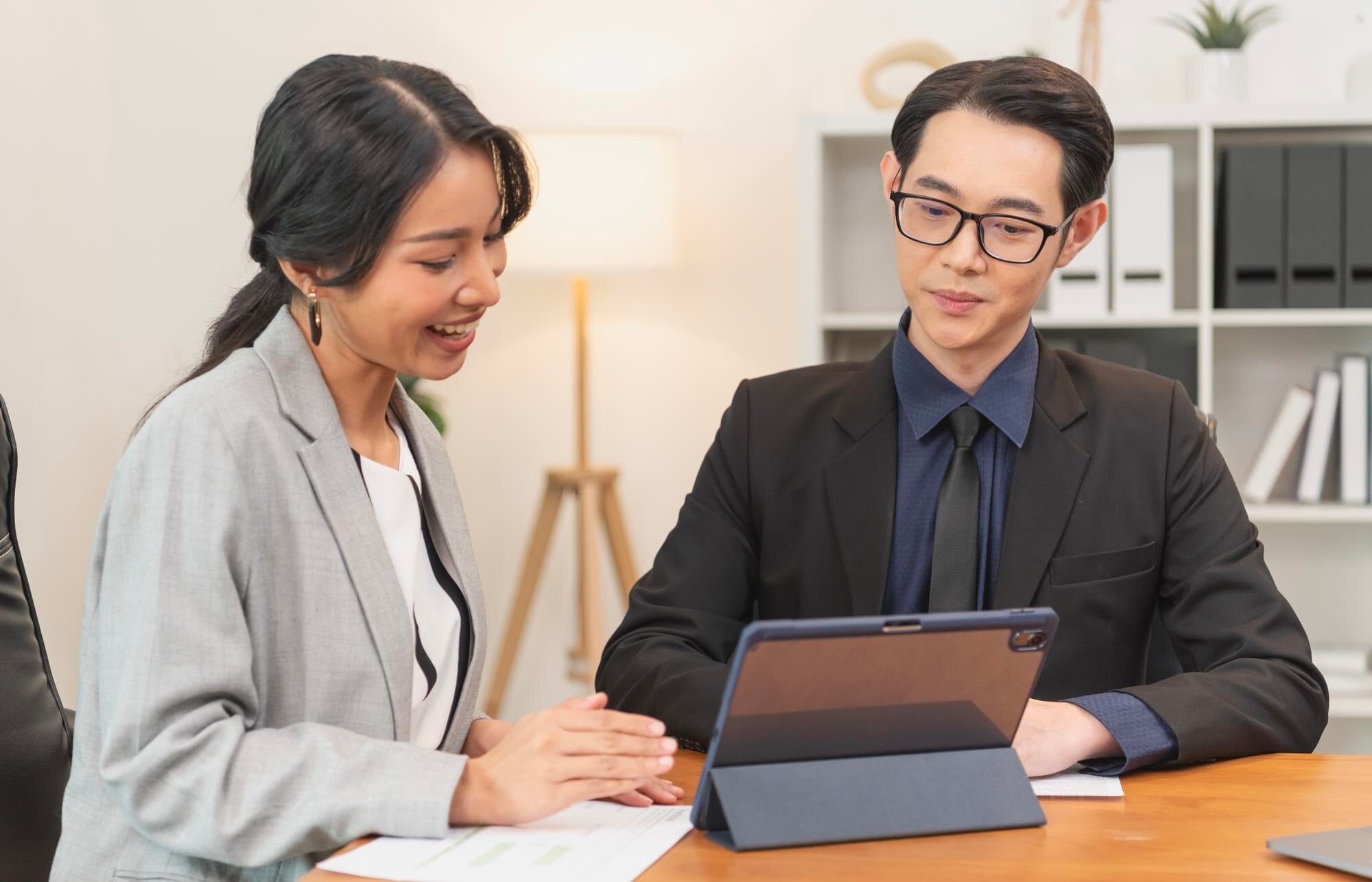 Nên lựa chọn loại hình công ty TNHH hay công ty cổ phần đề thành lập công ty